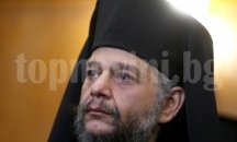 Митрополит Киприан носи Благодатния огън от Йерусалим за всички българи