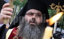 Митрополит Йоан дарява икона на българската общност в Тараклия