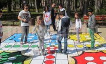 Младите червенокръстци организират игри и благотворителна акция в Градската градина