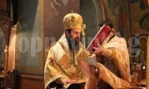 Днес всяка твар се весели и се радва, защото Христос възкръсна и адът бе пленен