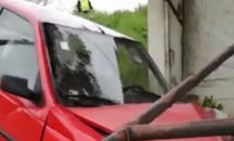 Кола влетя в къща на пътя Велико Търново-Русе