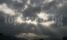 Времето днес ще е облачно, на места се очакват и валежи