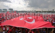 Адвокати в Истанбул искат съд за шефа на турската ЦИК заради референдума