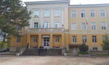 Единадесетокласничка падна от трети етаж на училище в Шумен