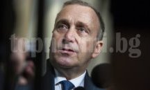 Полската опозиция иска оставката на военния министър Мачеревич