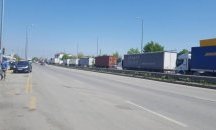 Километрични опашки от тирове задръстват "Кукленско шосе" в Пловдив
