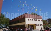 Повече от 100 ученици от СУ "Васил Левски" в Русе участваха във флашмоб