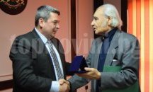 Акад. Антон Дончев бе удостоен с първия Почетен знак на Община Горна Оряховица