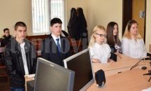 Тийнейджъри „разведоха“ връстници във Варненския окръжен съд