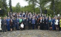 Служебният кабинет на прощален коктейл с президента