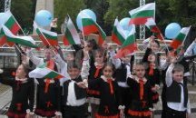 Тържествено честване на 9 май в Елена