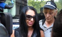Анита Мейзер с нова версия за смъртта на съпруга си