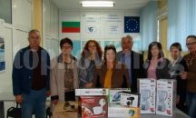Зарадваха деца от семеен център в Чирпан