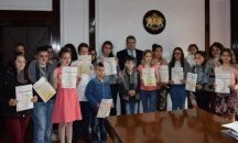 Шестнадесет ученици бяха отличени в конкурс, посветен на щастието