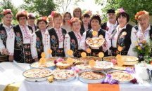 Близо 70 баници опитаха гостите на празника на дрипавата баница във Върбица