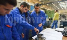 Завършват първите ученици с дуално обучение