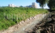 Почистват коритото на река Сива в Търговище