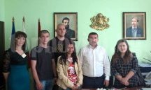 Община Девня подпомогна абитуриенти с по един родител