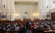 Депутатите почетоха с минута мълчание героите от Батак и тяхната саможертва