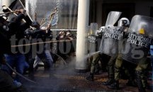 Гръцката полиция използва сълзотворен газ срещу демонстранти в Атина