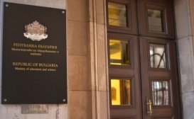 МОН с писмо до ЕК редакция на анкетата, в която има и „друг“ пол