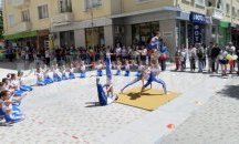 Атрактивни и емоционални отбори са победители в щафетните игри край Стария бряст в Сливен