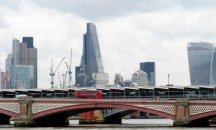 Южнокорейска аплинистка изкачи небостъргач без специално оборудване