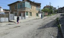 Започнаха пътните ремонти по улиците във Великопреславско