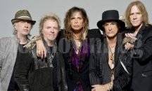 Aerosmith с песен в подкрепа на Манчестър на концерт в Москва
