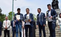 Трима абитуриенти в Кърджали с годишни стипендии от общината