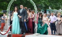 Светлинно шоу събра хиляди на площада в Благоевград