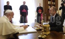 Президентът Радев разговаря с папа Франциск близо час