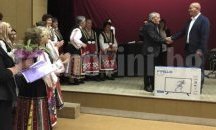 Депутат от ГЕРБ дари телевизор на читалището в Еленино