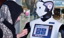 Полицаят робот Реем започва работа в дубайската полиция