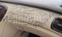 Разиграват на търг кметската кола в Каварна с автографи на рок звезди