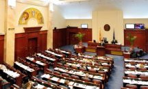 Македонското правителство оцеля при вот на недоверие