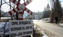 Опасен жп прелез в Русе не спира пресичащите