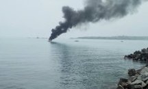 Яхта изгоря на пристанището в Царево