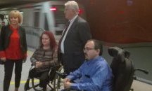 Социален асистент ще пренася мобилна рампа за хора в инвалидни колички в столичното метро