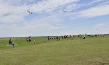 Деца и възрастни пускаха хвърчила в Сборяново