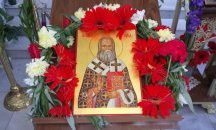 Десетки миряни гледаха филм за Св. Лука Кримски в църквата "Рождество Христово" в Младост