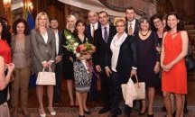 Малина Едрева с наградата кавалер на Националния орден на изкуствата и литературата на Франция