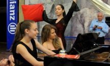 Хористи дариха 1295 лева за нов роял в Балчик