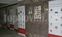 Пътуваща изложба от миниатюрни графики гостува в библиотеката в Добрич