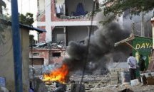 Терорист камикадзе се взриви в автомобил пред ресторант в Могадишо