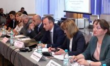 Институции се ангажират да помагат всички децата да ходят на училище