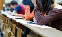 Седмокласниците в Хасково дублират документите си по нета и на хартия