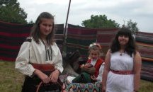 В еленското село Блъсковци се проведе весел и пъстър празник на шарената черга, народния бит и старите занаяти