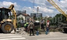 Аварийно ремонтират мост в Търговище