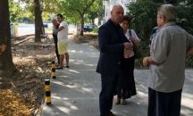 Продължава изграждането на нови тротоари в „Тракия“
